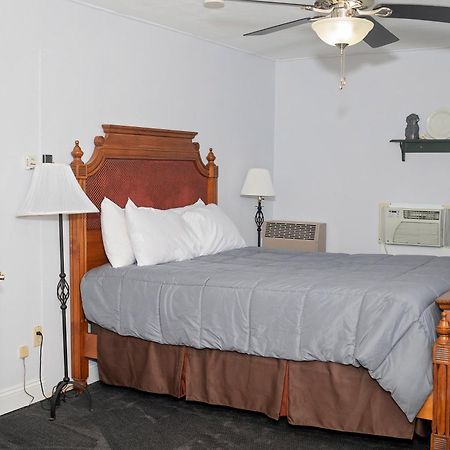 Longhouse Lodge Motel Watkins Glen Ngoại thất bức ảnh