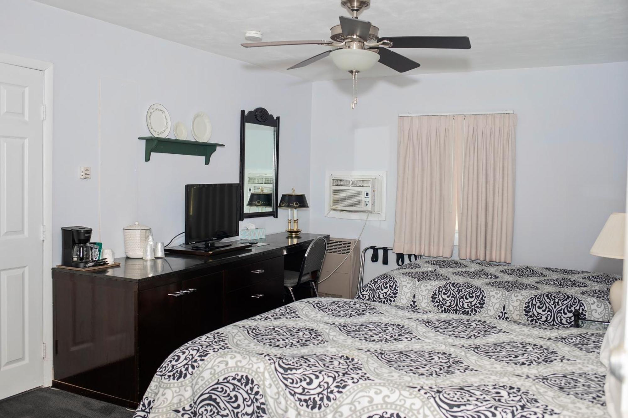Longhouse Lodge Motel Watkins Glen Ngoại thất bức ảnh