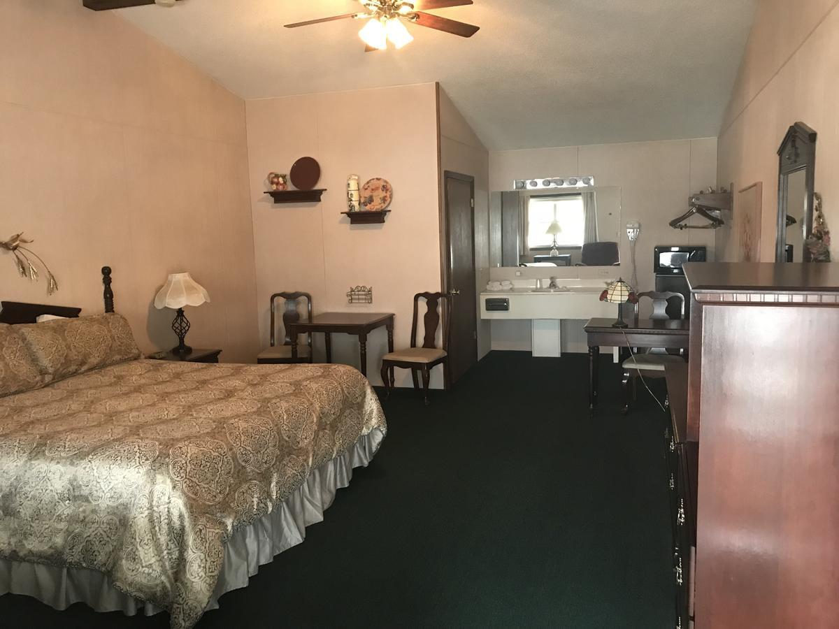 Longhouse Lodge Motel Watkins Glen Ngoại thất bức ảnh